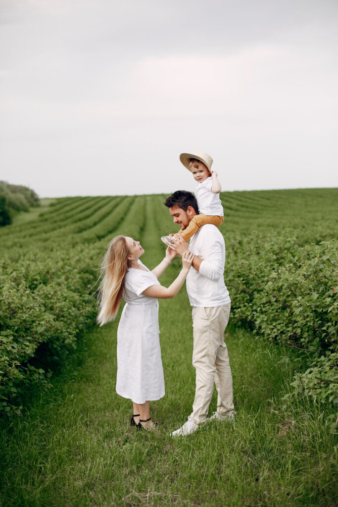 cute-family-playing-summer-field (2)