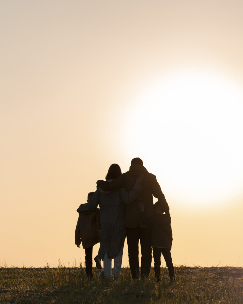 full-shot-family-silhouette-having-fun-sunset