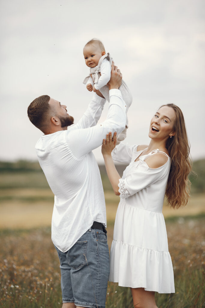 parents-with-daughter-family-field-newborn-girl-woman-white-dress